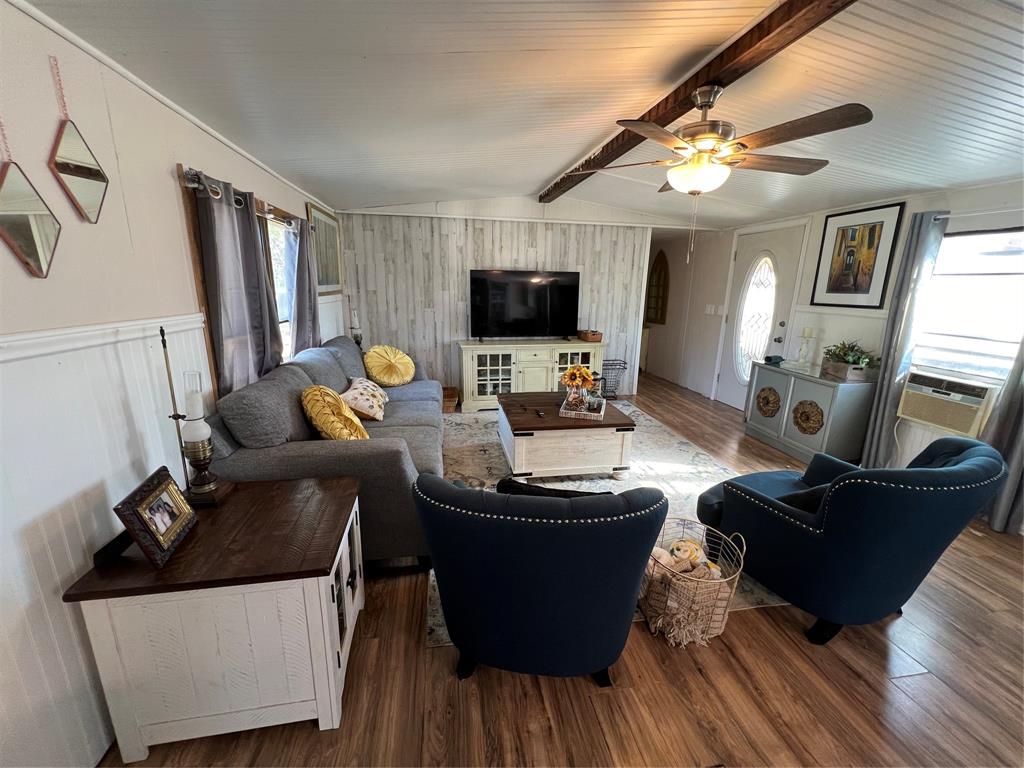110 Lakeview Drive Property Photo
