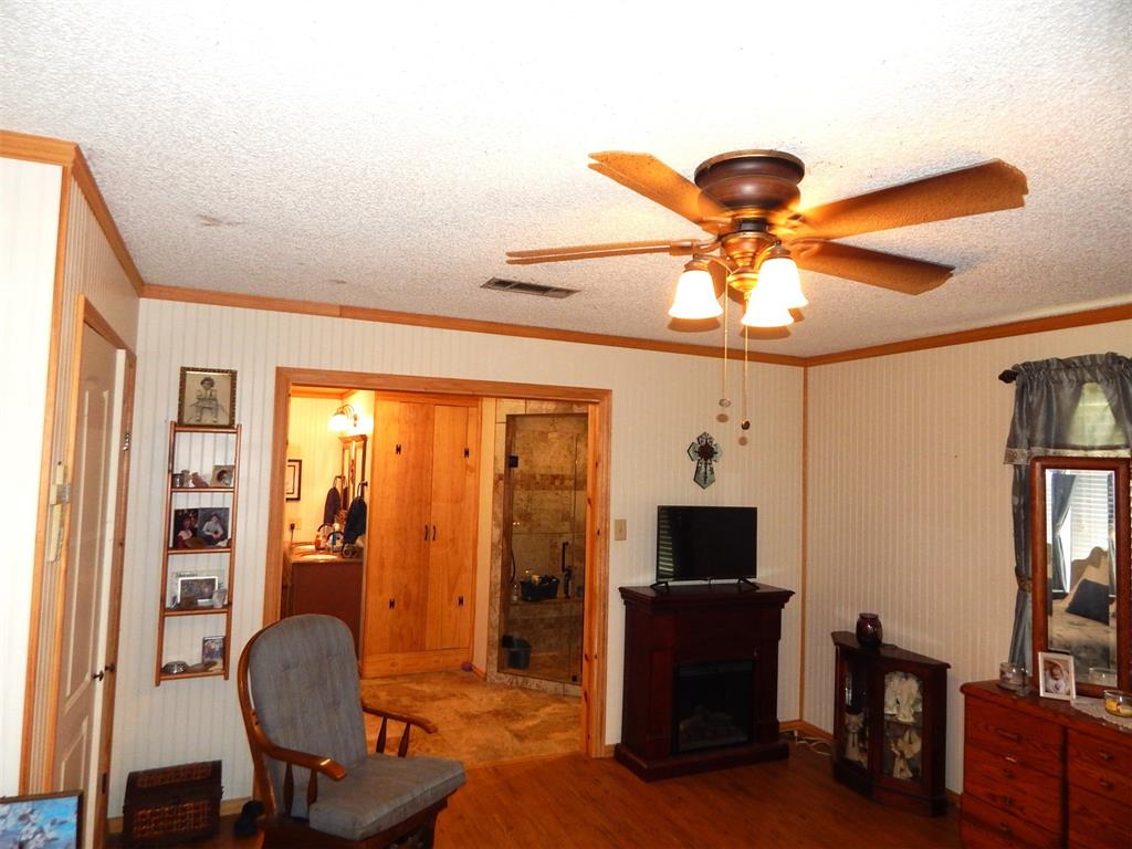 1931 County Road 3442 Property Photo 11