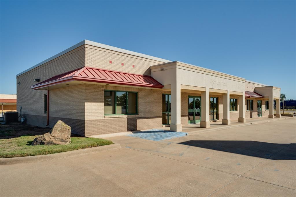 2618 Old Iowa Park Road Property Photo 1