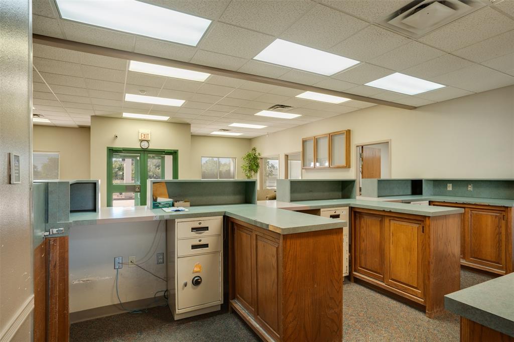 2618 Old Iowa Park Road Property Photo 4