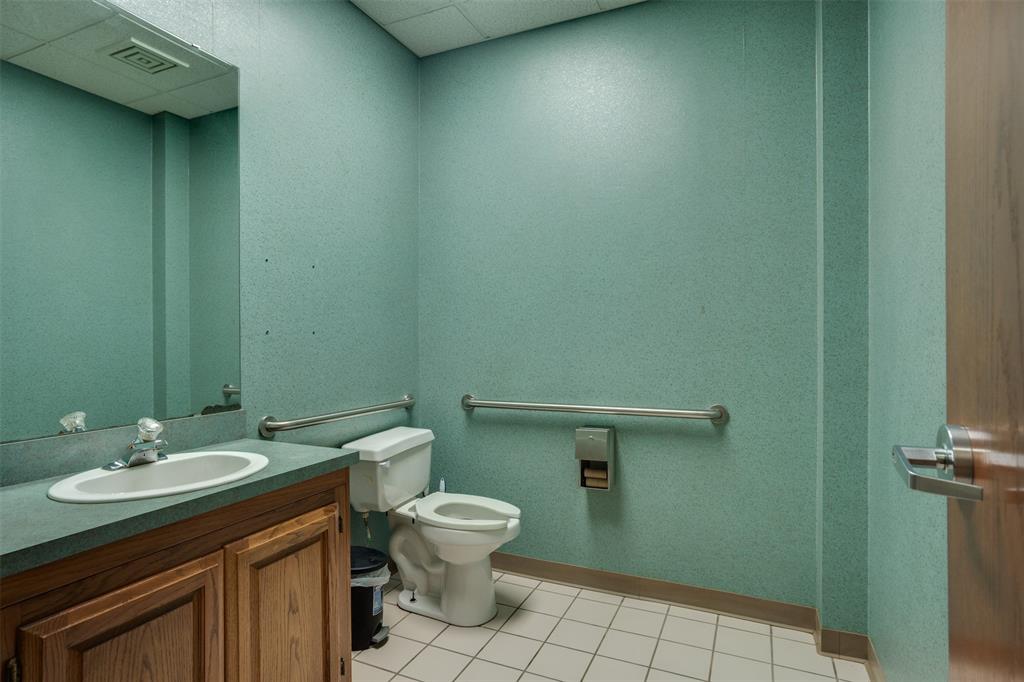 2618 Old Iowa Park Road Property Photo 19