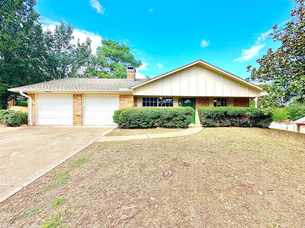 2210 Oakridge Drive Property Photo