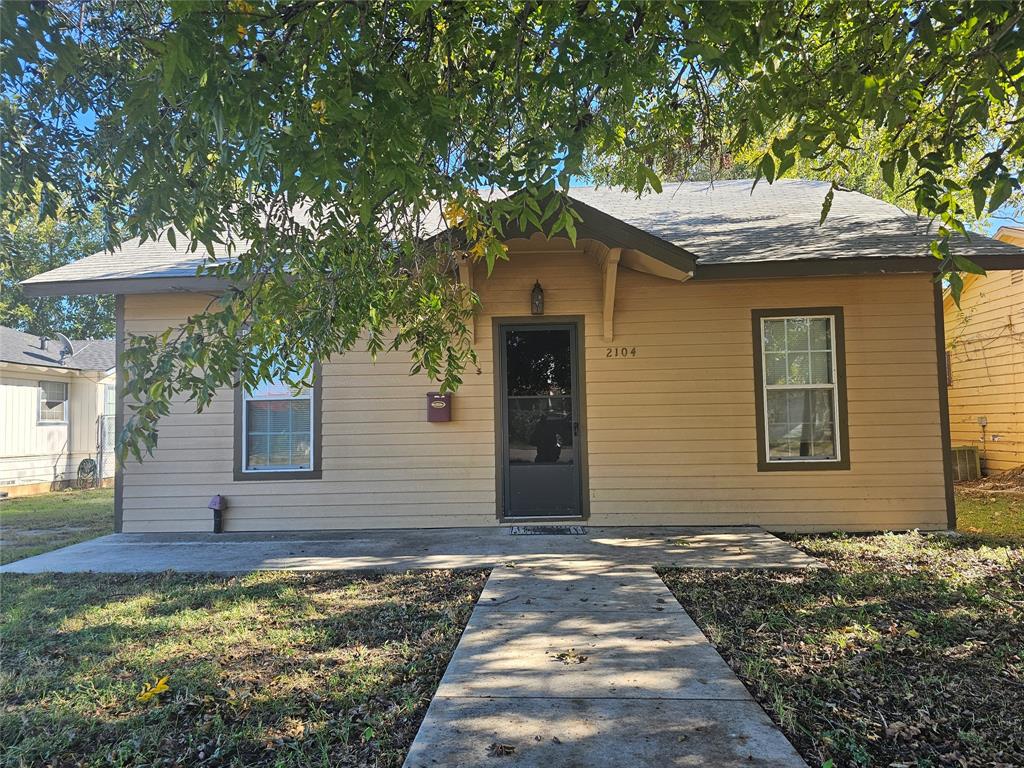 2104 Avenue Property Photo