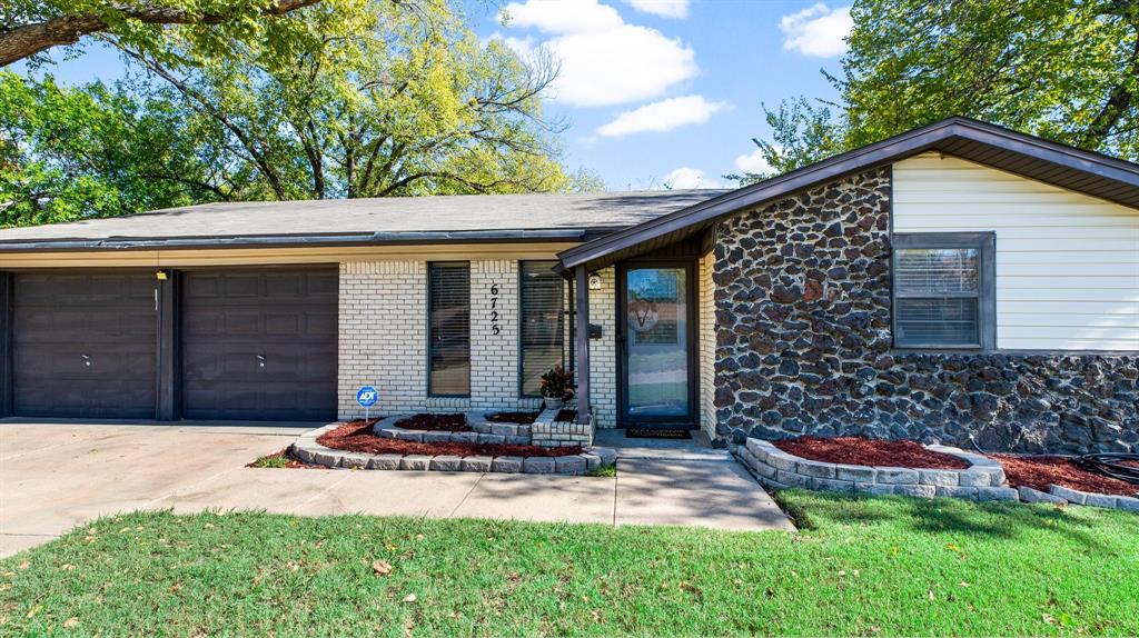 6725 Plantation Road Property Photo 1
