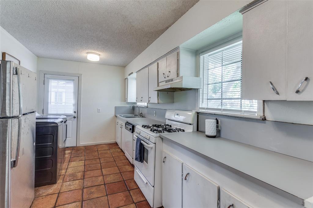 4821 Calmont Avenue Property Photo 4