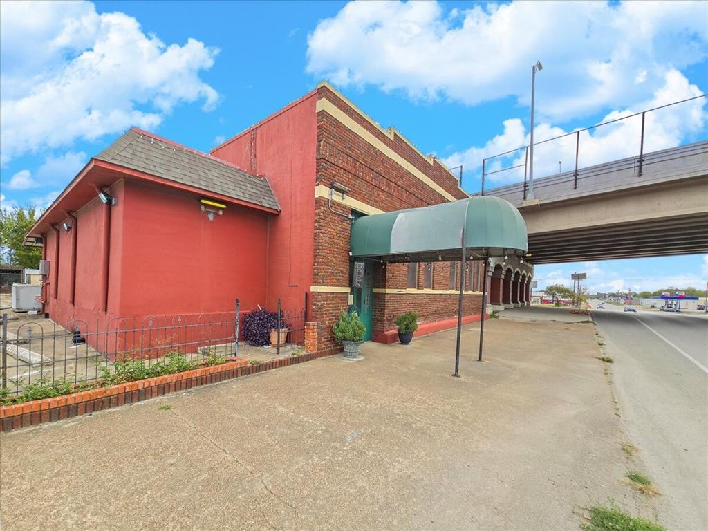 419 E Moore Avenue Property Photo 2