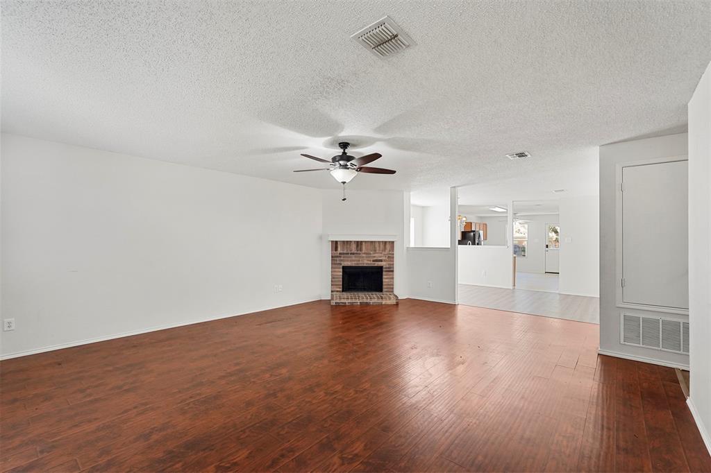 4237 Silverthorne Drive Property Photo 4