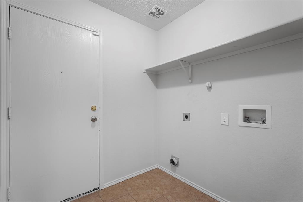 4237 Silverthorne Drive Property Photo 19