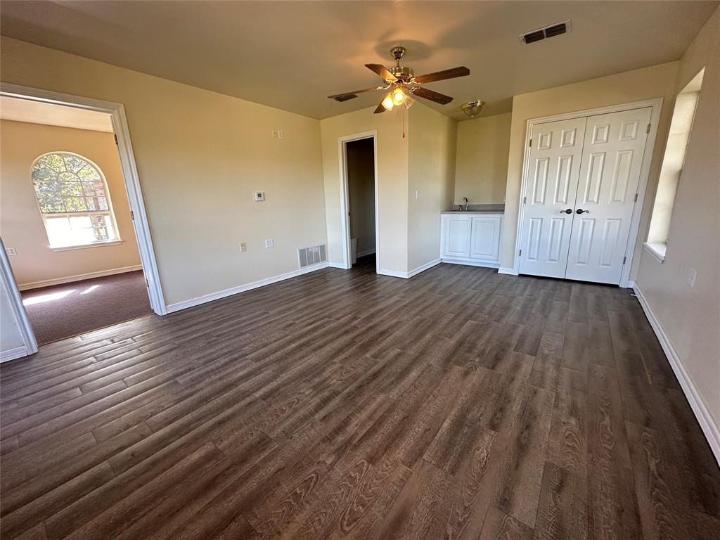 200 E Elm Street N Property Photo 3