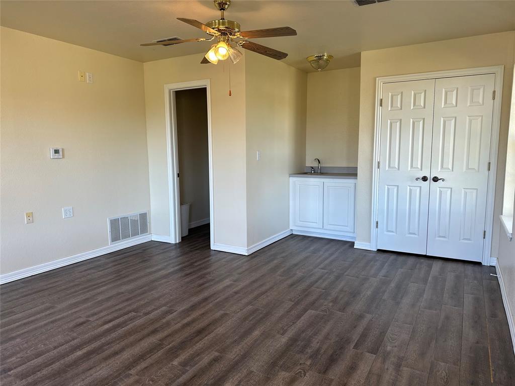 200 E Elm Street N Property Photo 6
