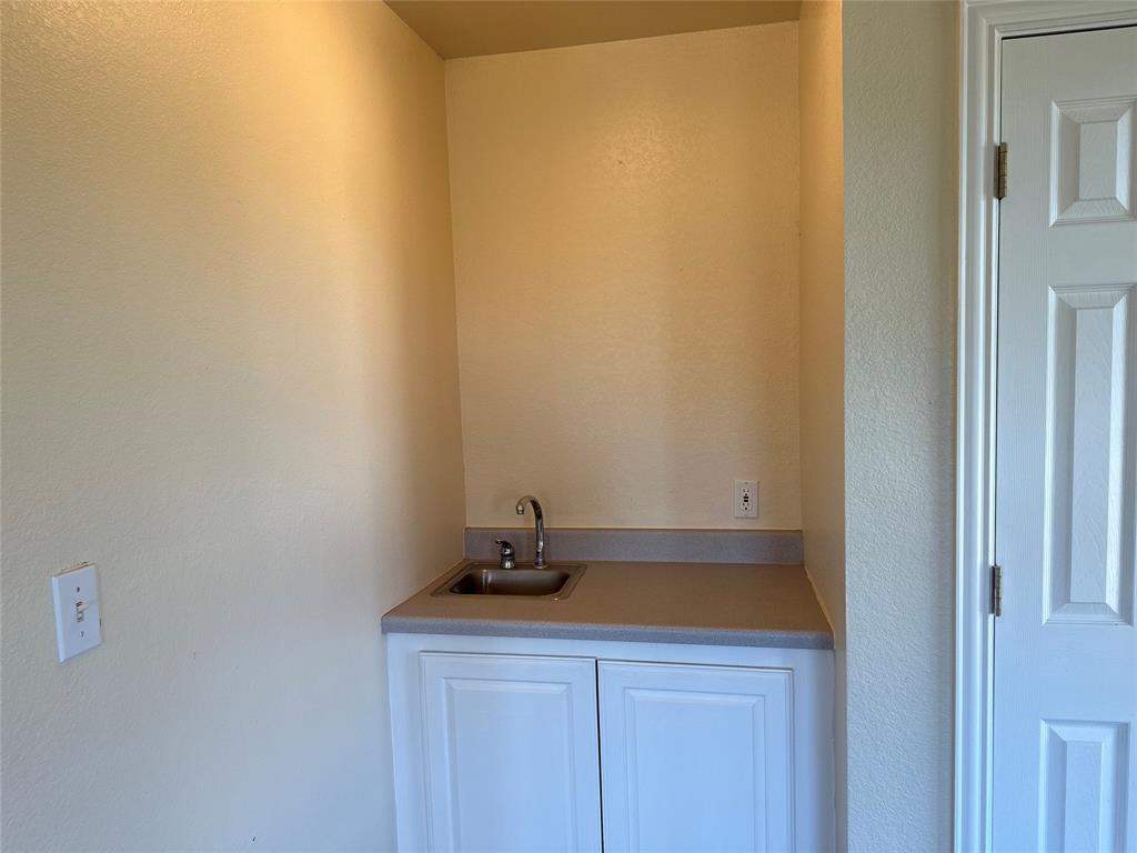 200 E Elm Street N Property Photo 7