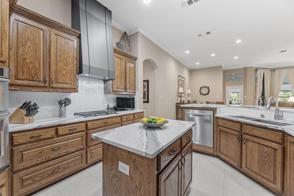 609 Pelican Hills Drive Property Photo