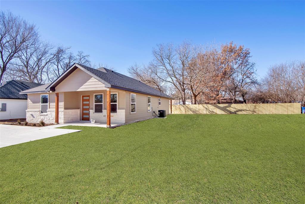1011 S Grand Property Photo 3