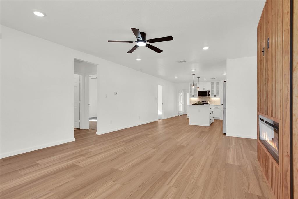 1011 S Grand Property Photo 6
