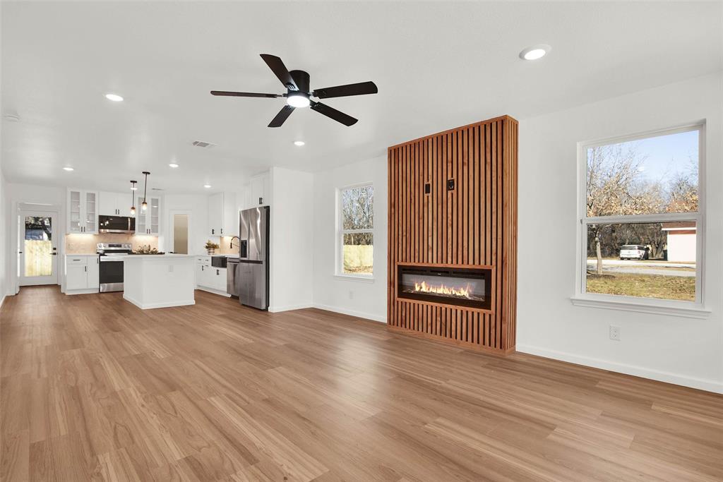 1011 S Grand Property Photo 7