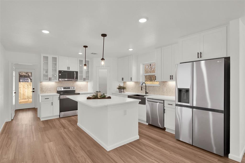 1011 S Grand Property Photo 8
