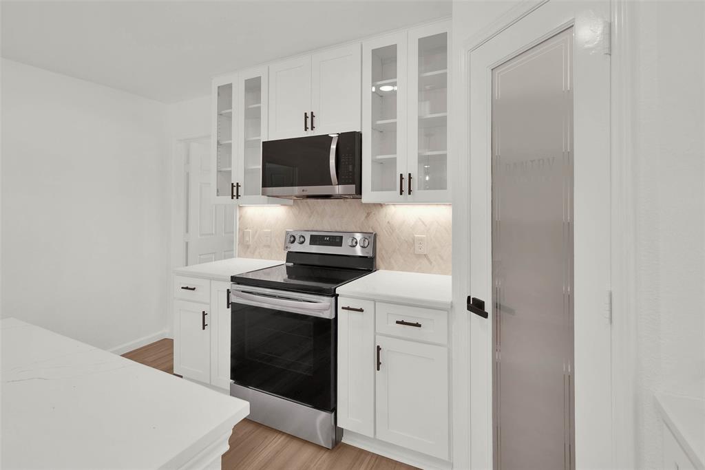1011 S Grand Property Photo 10