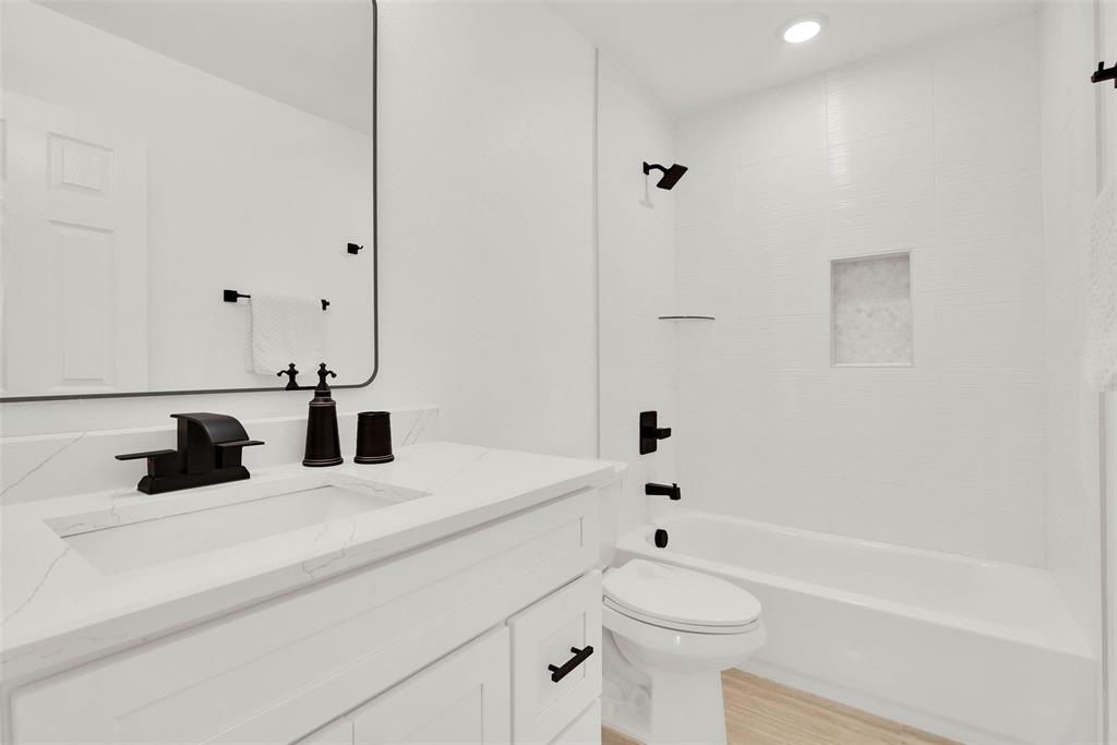 1011 S Grand Property Photo 18