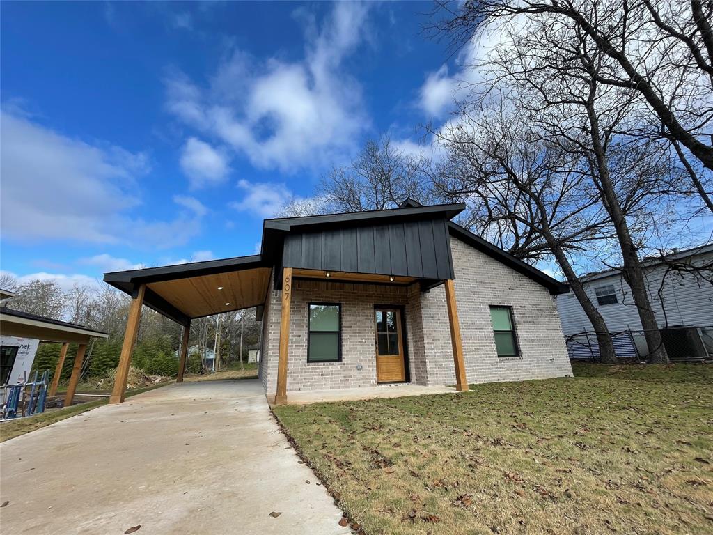607 W Baker Street Property Photo 1