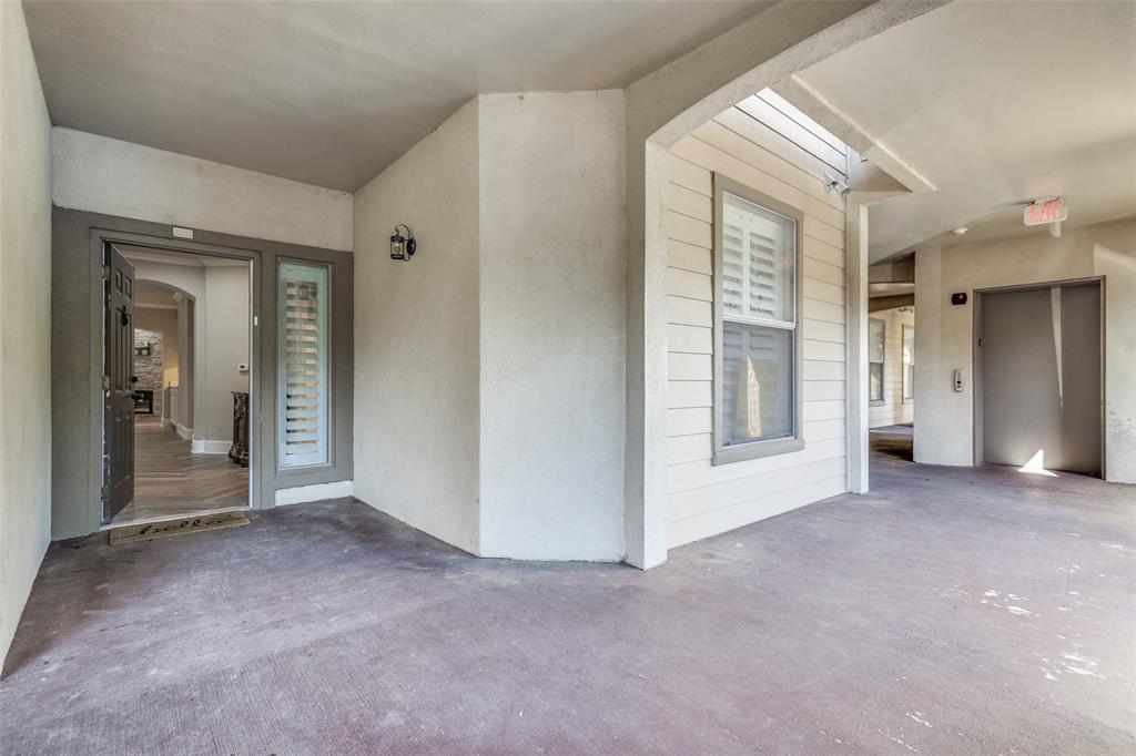 500 Waters Edge Drive Property Photo 3