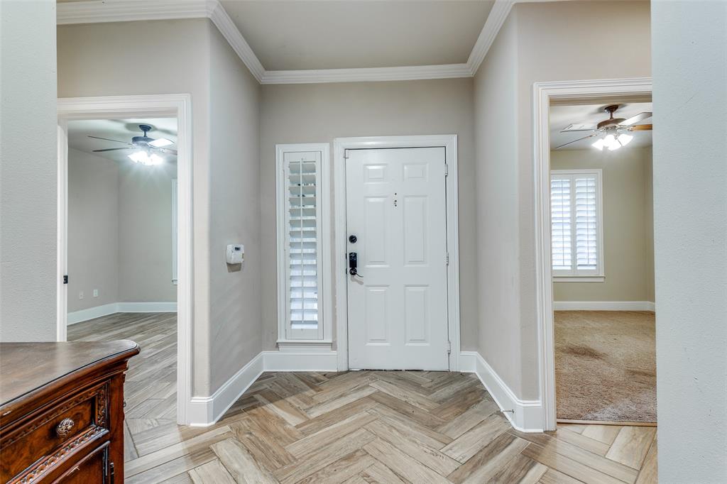 500 Waters Edge Drive Property Photo 5