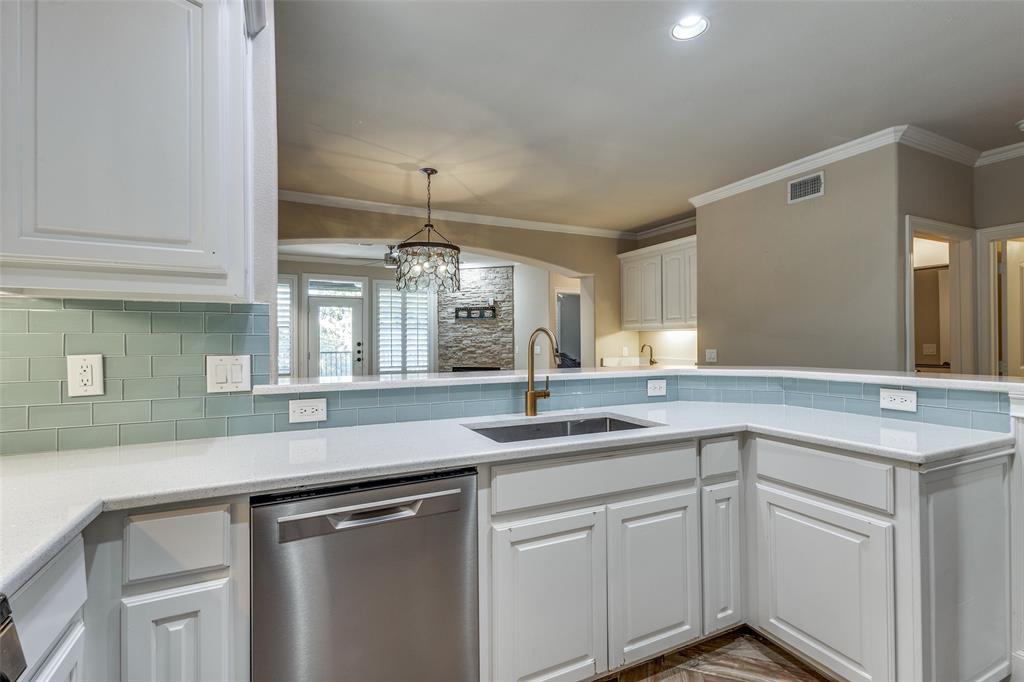 500 Waters Edge Drive Property Photo 15