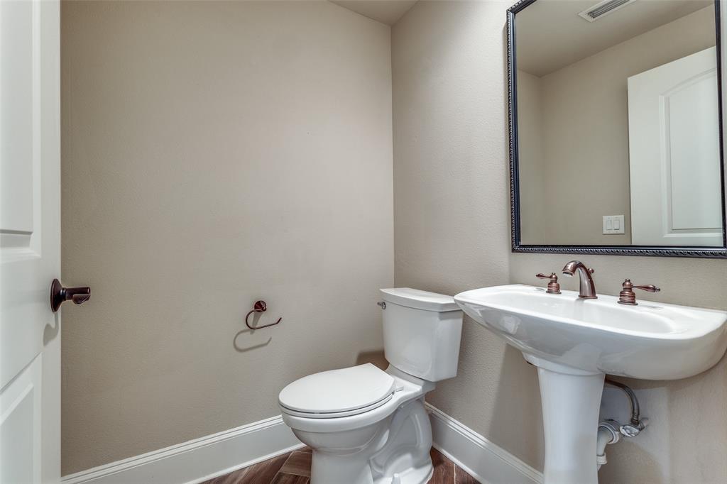 500 Waters Edge Drive Property Photo 18