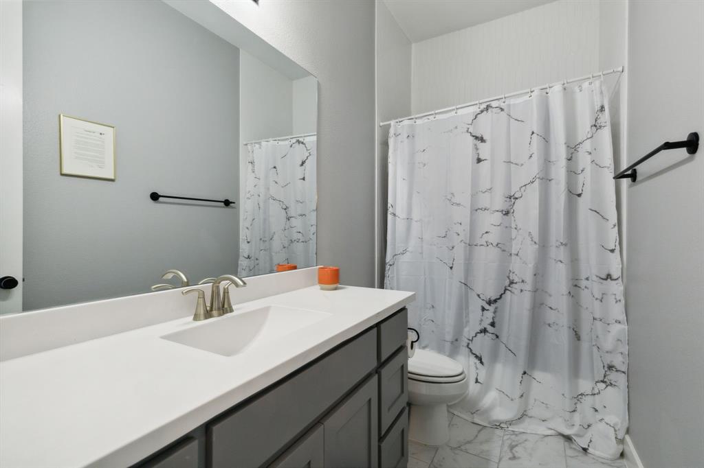 2608 Camden Court Property Photo 27