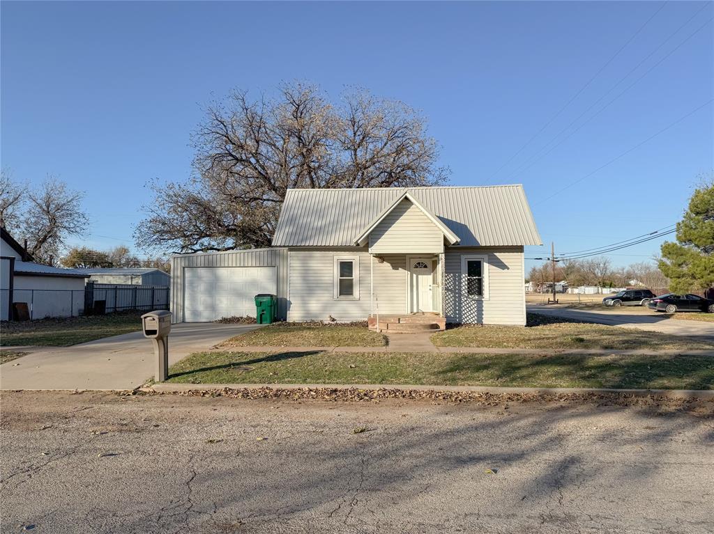 611 N Stratton Street Property Photo 1