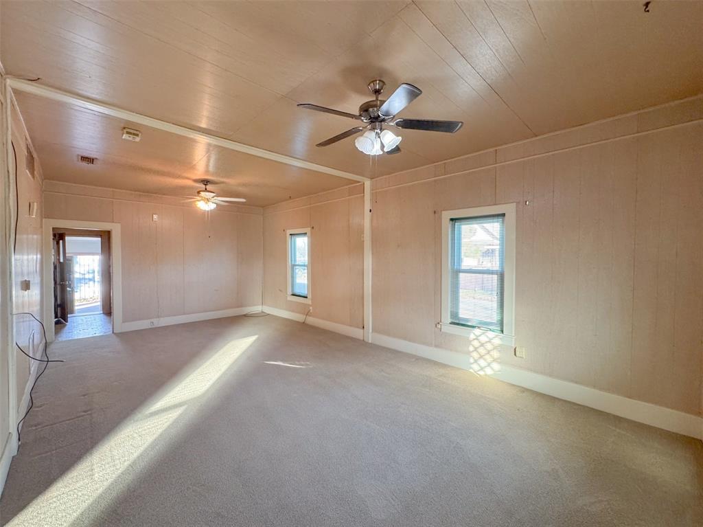 611 N Stratton Street Property Photo 2