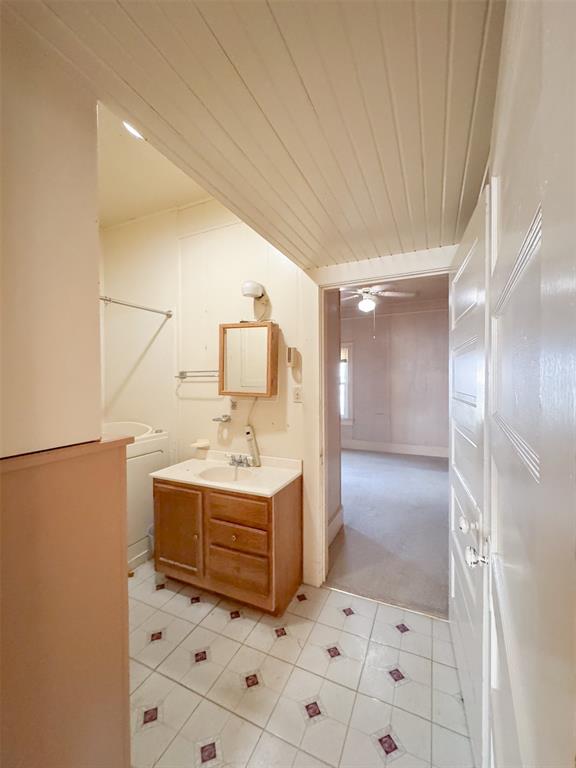 611 N Stratton Street Property Photo 5