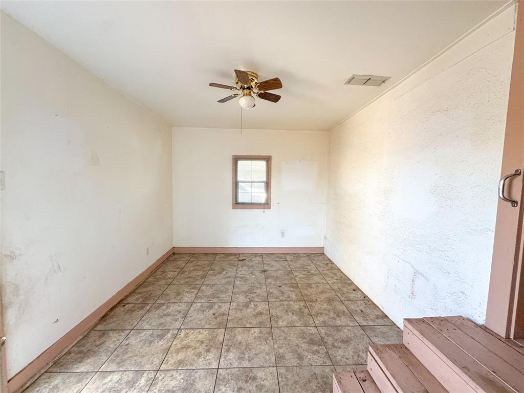 611 N Stratton Street Property Photo 11