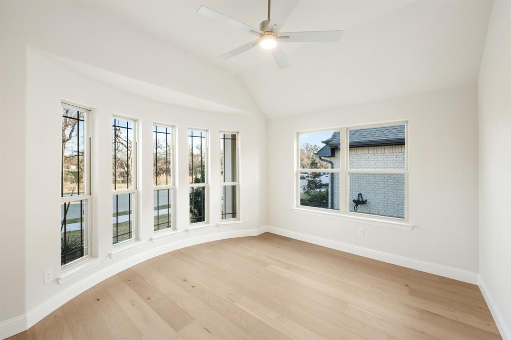 302 Kettlewood Drive Property Photo 6
