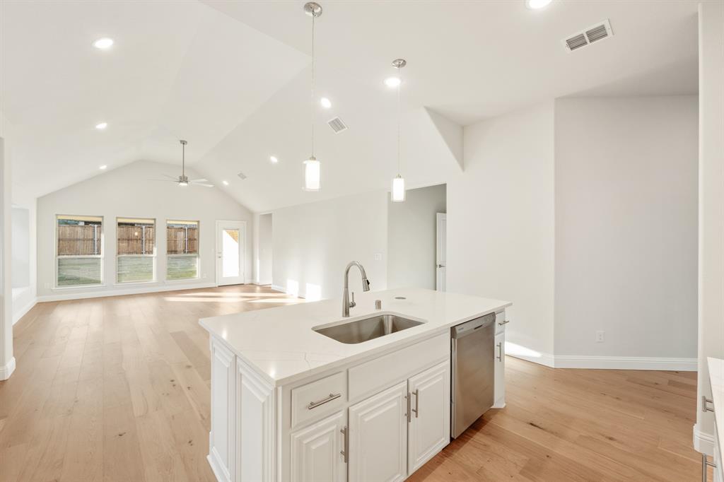 302 Kettlewood Drive Property Photo 10