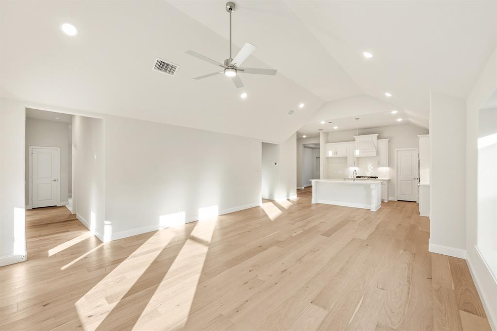 302 Kettlewood Drive Property Photo 17