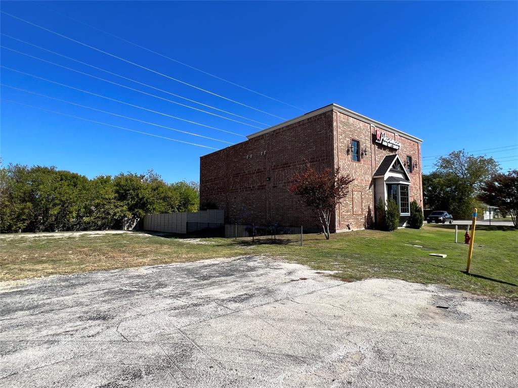 205 E Byron Nelson Boulevard Property Photo 4