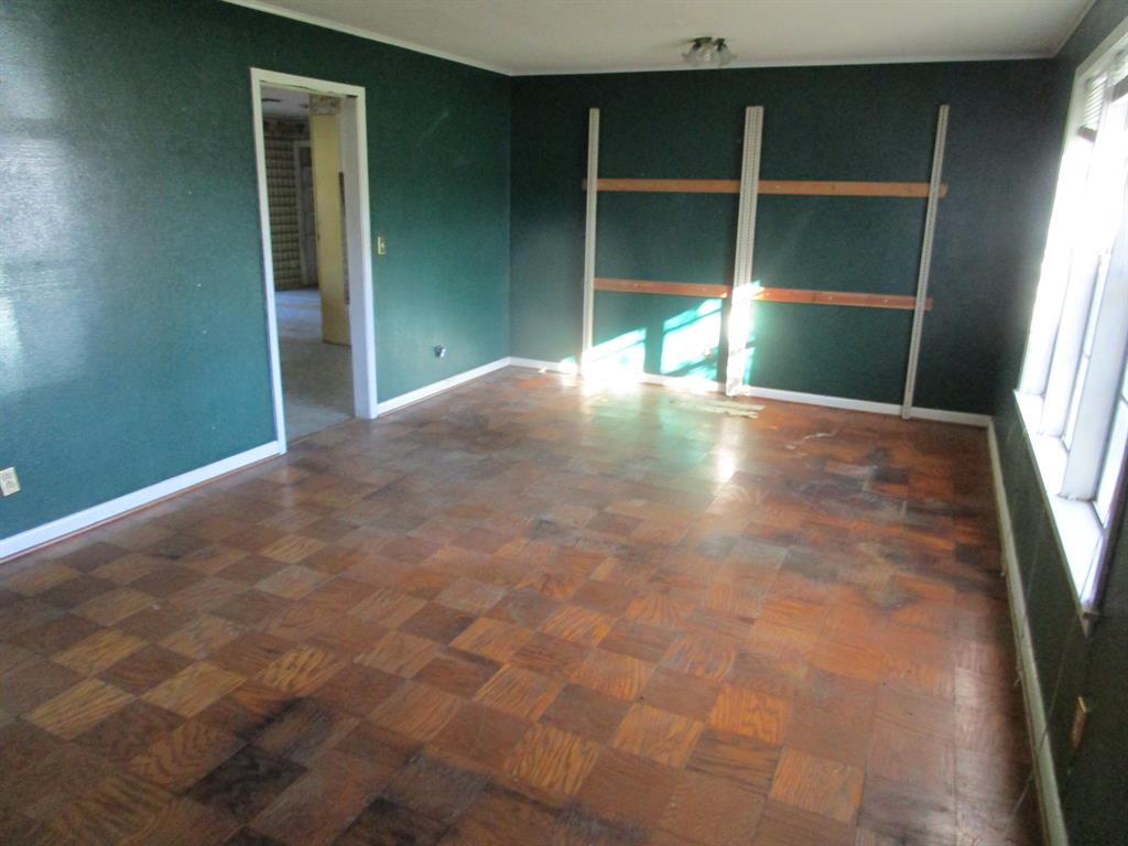 4136 Pines Road Property Photo 4