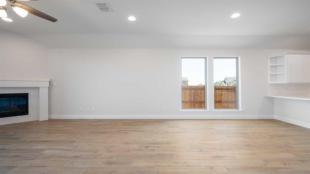 2457 Auburn Street Property Photo 10