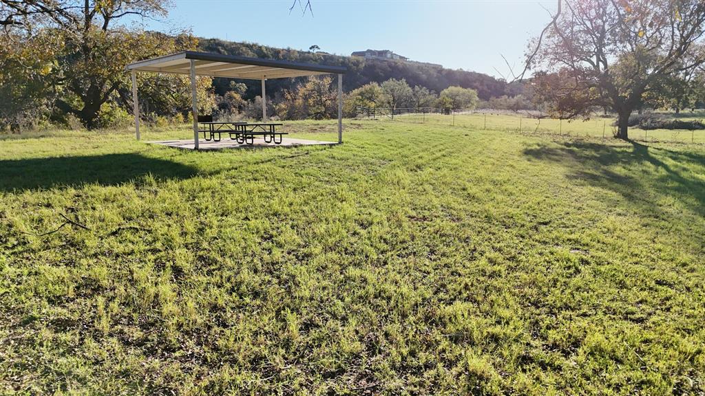 124 Wooded Acres Drive Property Photo 1