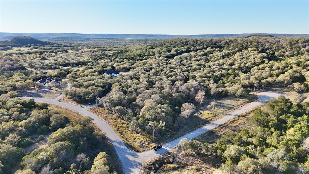 124 Wooded Acres Drive Property Photo 3
