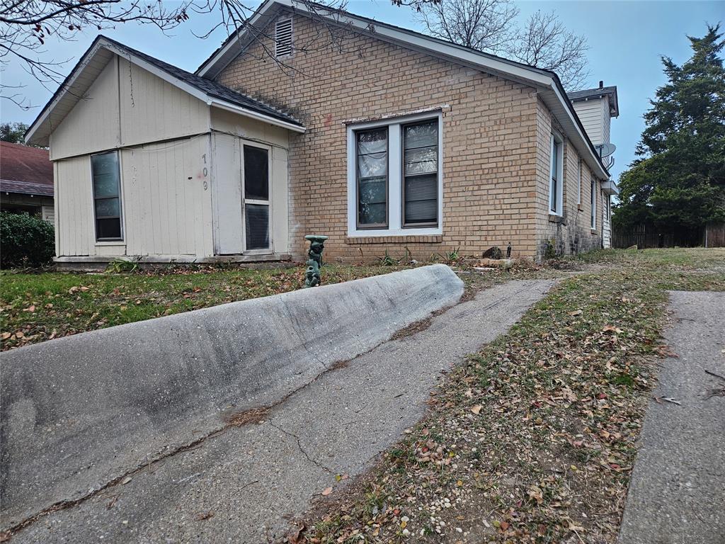 709 E Jefferson Street Property Photo 1