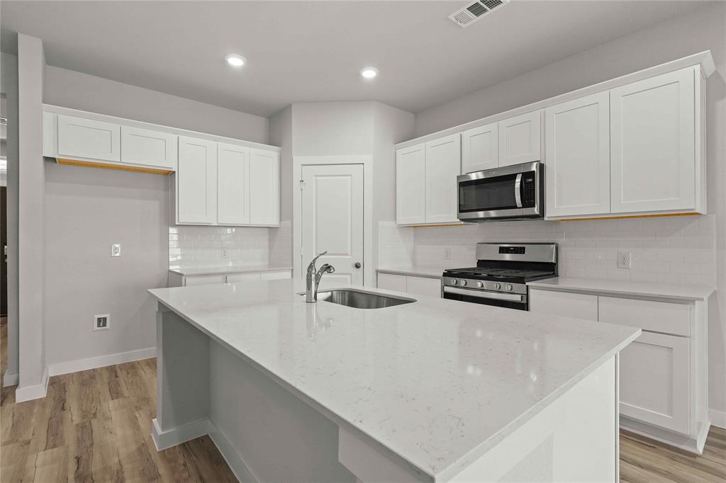 677 Scarlett Street Property Photo 4