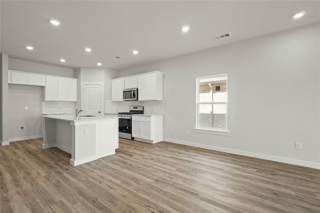 677 Scarlett Street Property Photo 6