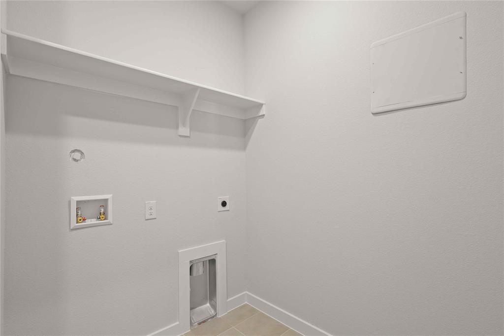 677 Scarlett Street Property Photo 8