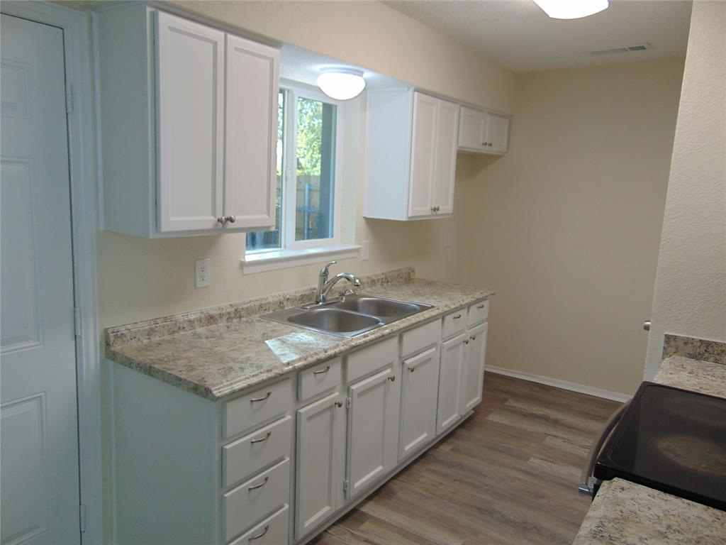 3450 Pacesetter Drive Property Photo 6