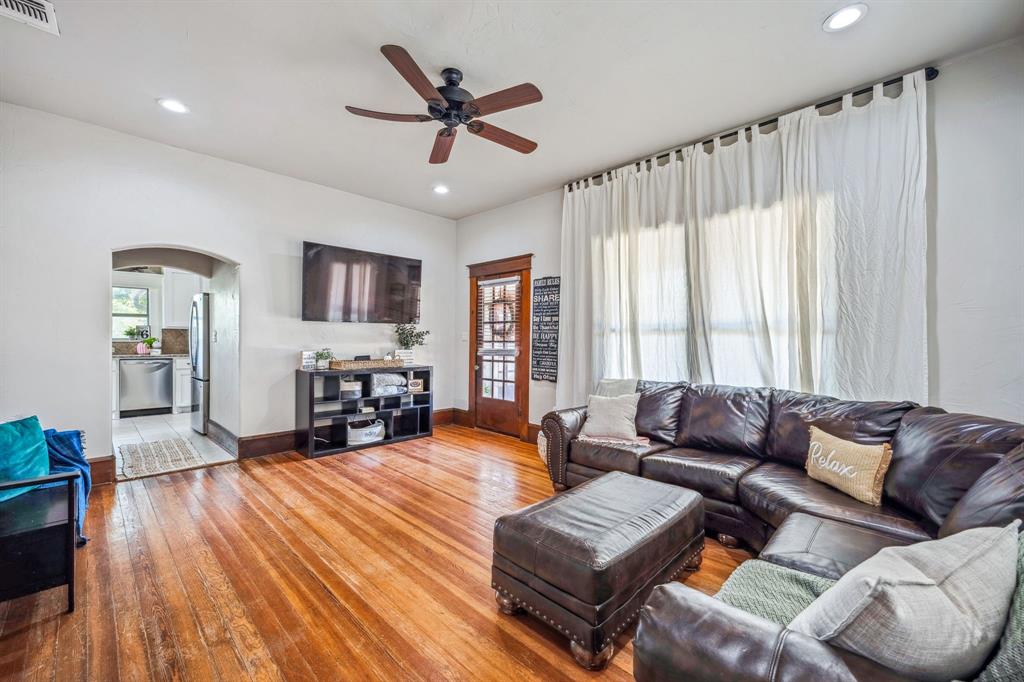 632 E Labadie Avenue Property Photo 3
