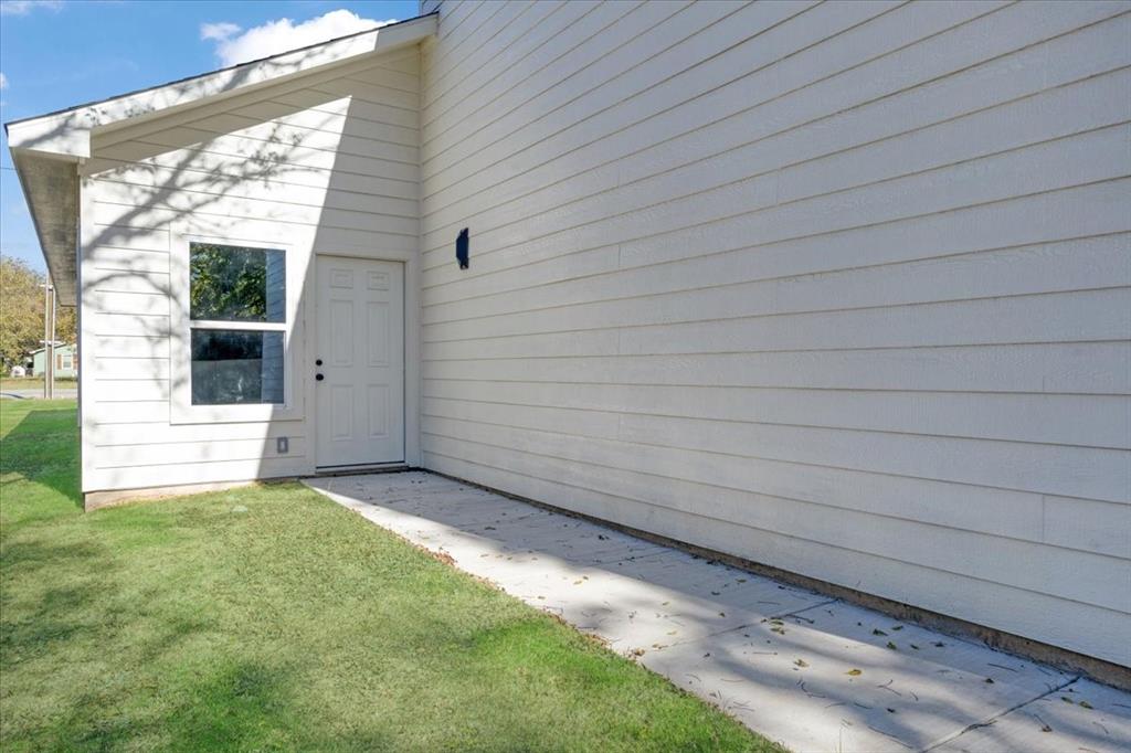 216 E Park Avenue Property Photo 5