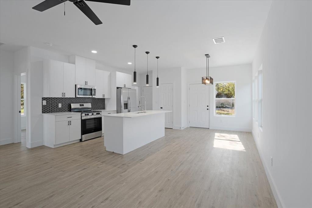 216 E Park Avenue Property Photo 11