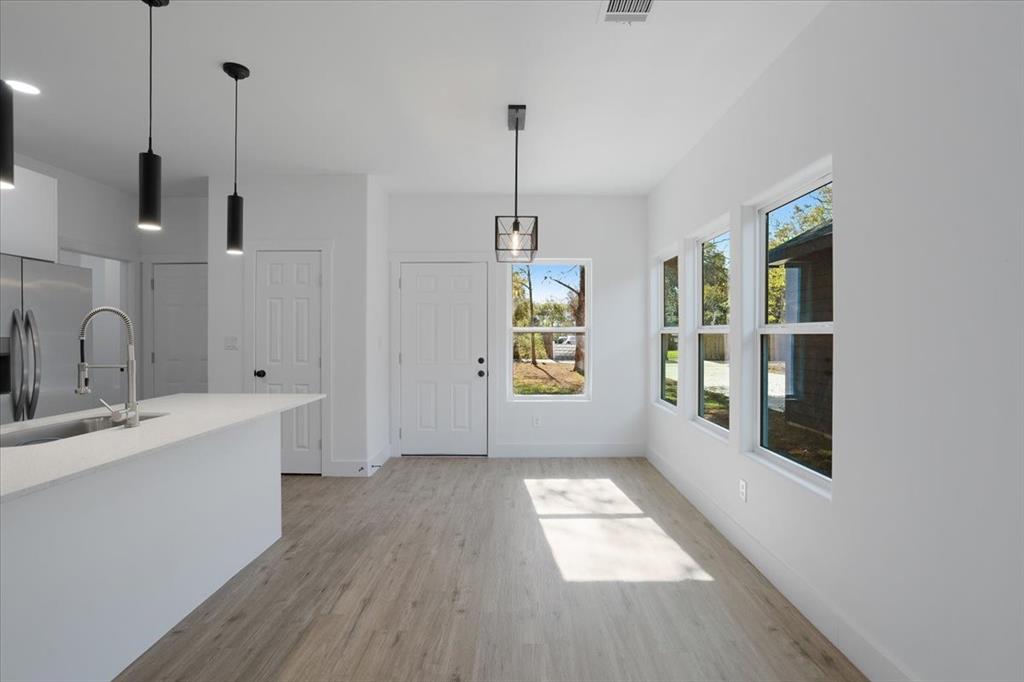 216 E Park Avenue Property Photo 15