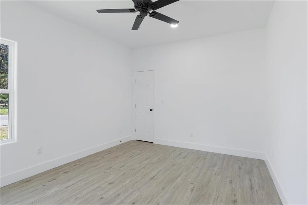 216 E Park Avenue Property Photo 18